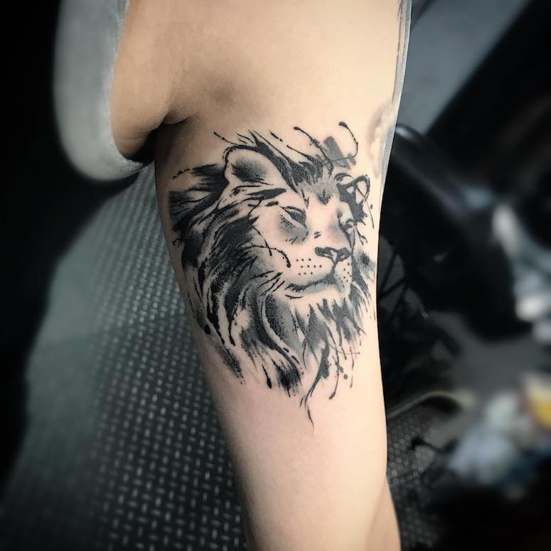 Featured image of post Tatuagem De Leao No Bra o Azul tatuagem lion tatuagem tatuagem no bra o tatuagem casal tatuagens na m o para homens tatuagens dos sonhos tatuagens liter rias tatuagens brancas