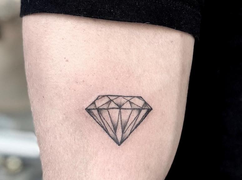 Featured image of post Foto De Diamante Para Tatuagem : É cada vez mais comum ver imagens de diamantes de diversos tamanhos e cores em homens e mulheres.