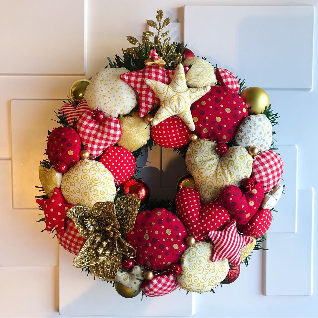 Guirlandas de Natal: 148 ideias de como decorar com esse enfeite encantador – Mari Carvalho Guirlandas de Natal: 148 ideias de como decorar com esse enfeite encantador – Mari Carvalho