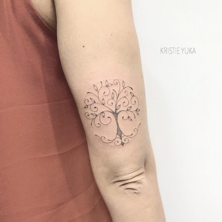 Featured image of post Arvore Da Vida Tatuagem Feminina Nas Costas Voc pode escolher essa tatuagem para um apelo visual puro ou ir para algo que mais