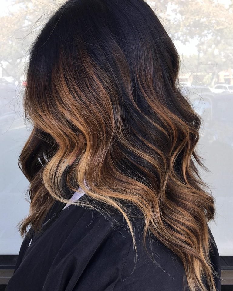 Cabelo preto com luzes: 57 exemplos para iluminar os fios