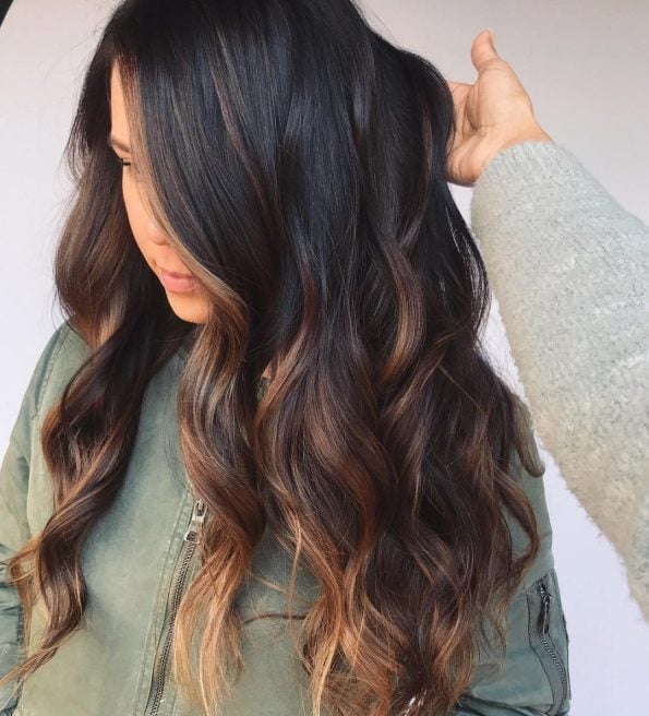 Cabelo preto com luzes: 57 exemplos para iluminar os fios
