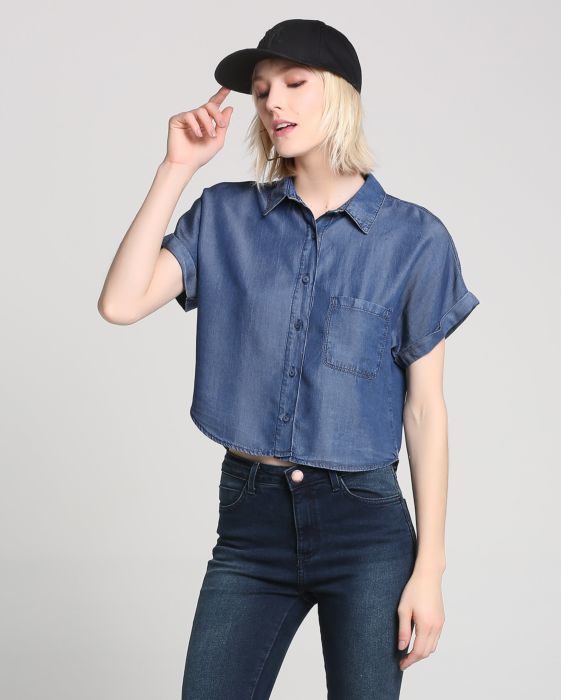 modelo de camisa jeans feminina