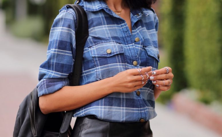 camisa xadrez azul e preta feminina