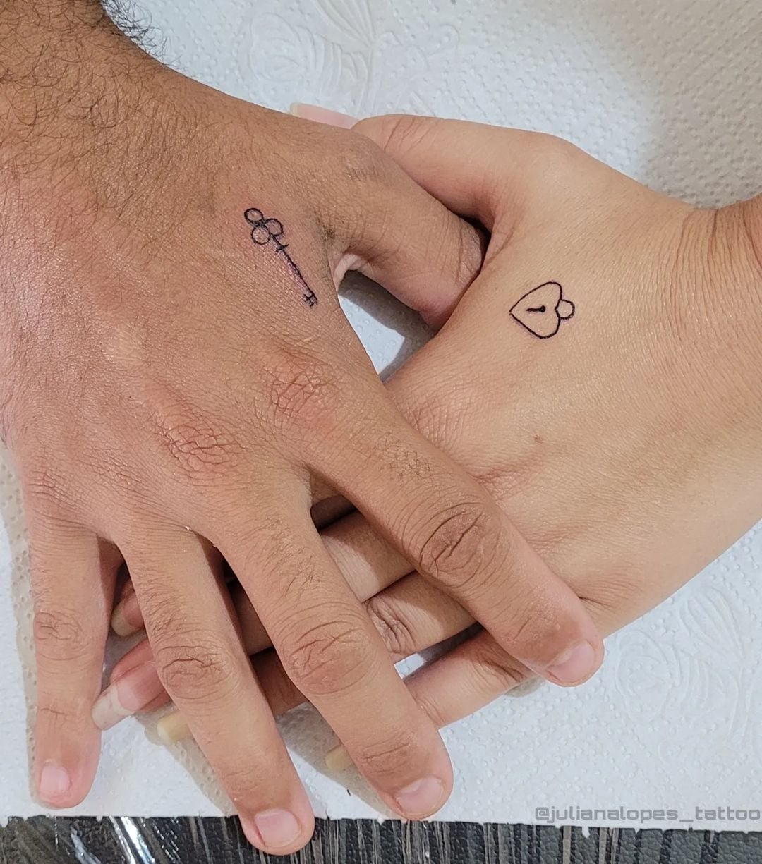 Tatuagem de casal: 60 ideias para eternizar seu amor com estilo!