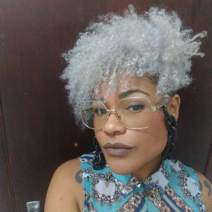 cabelo moicano platinado