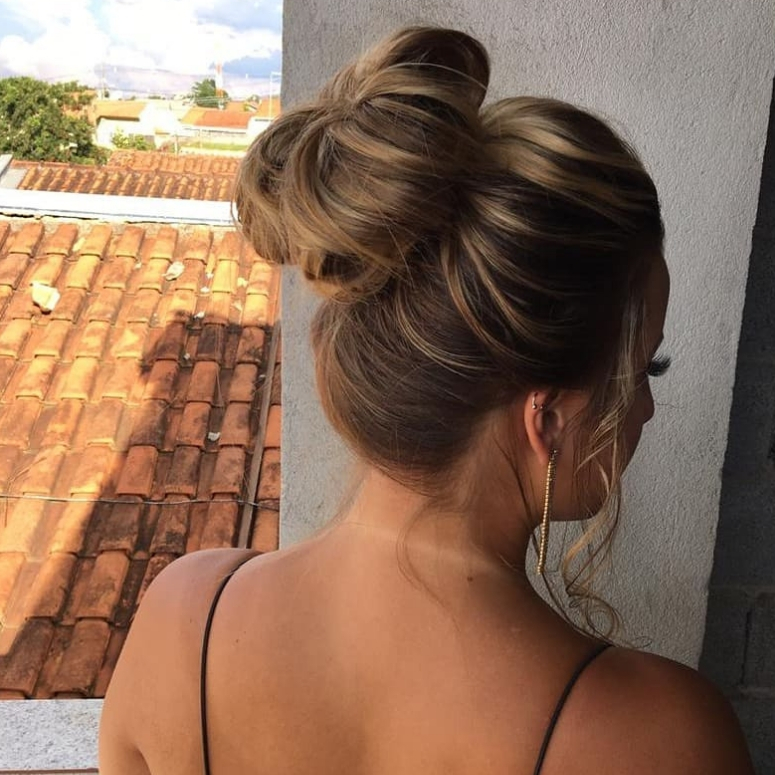 Coque despojado: 100 ideias para um penteado lindo e moderno – Mari Carvalho