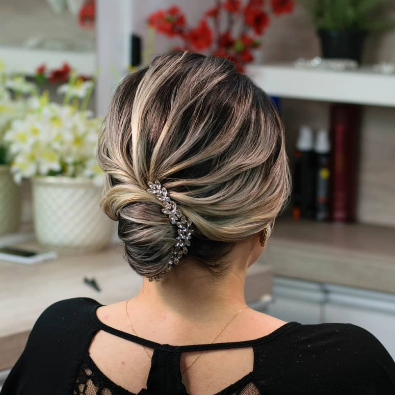 Coque despojado: 100 ideias para um penteado lindo e moderno – Mari Carvalho