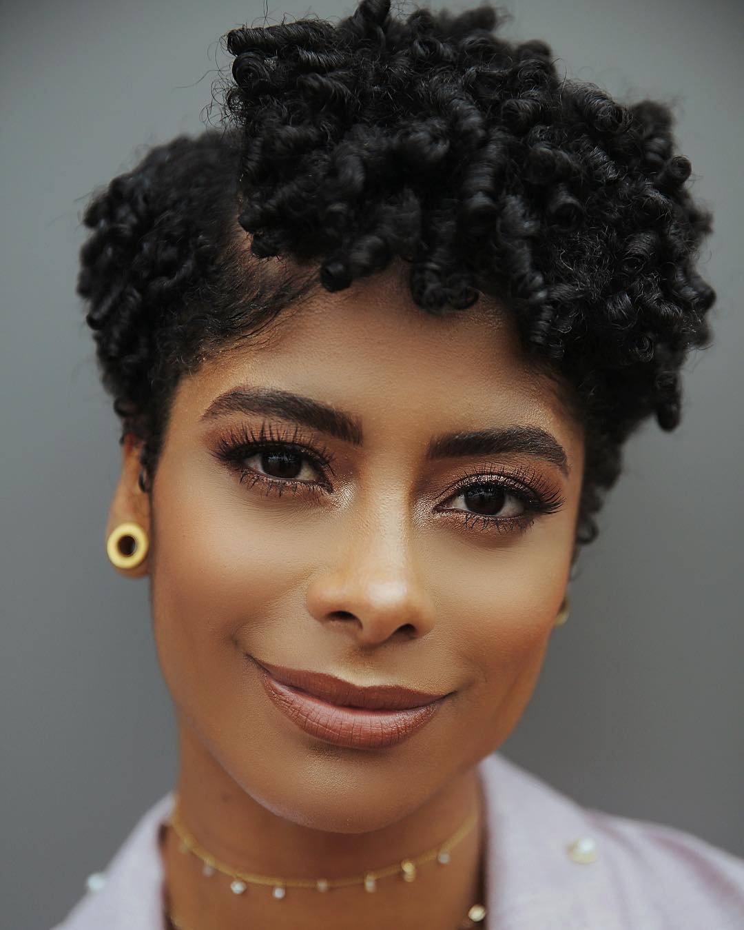 Corte de cabelo para rosto oval: 40 ideias para valorizar os traços