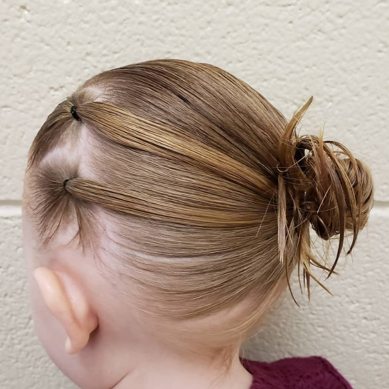 42+ Ideias de Penteado de Casamento para Cabelo Cacheado Infantil