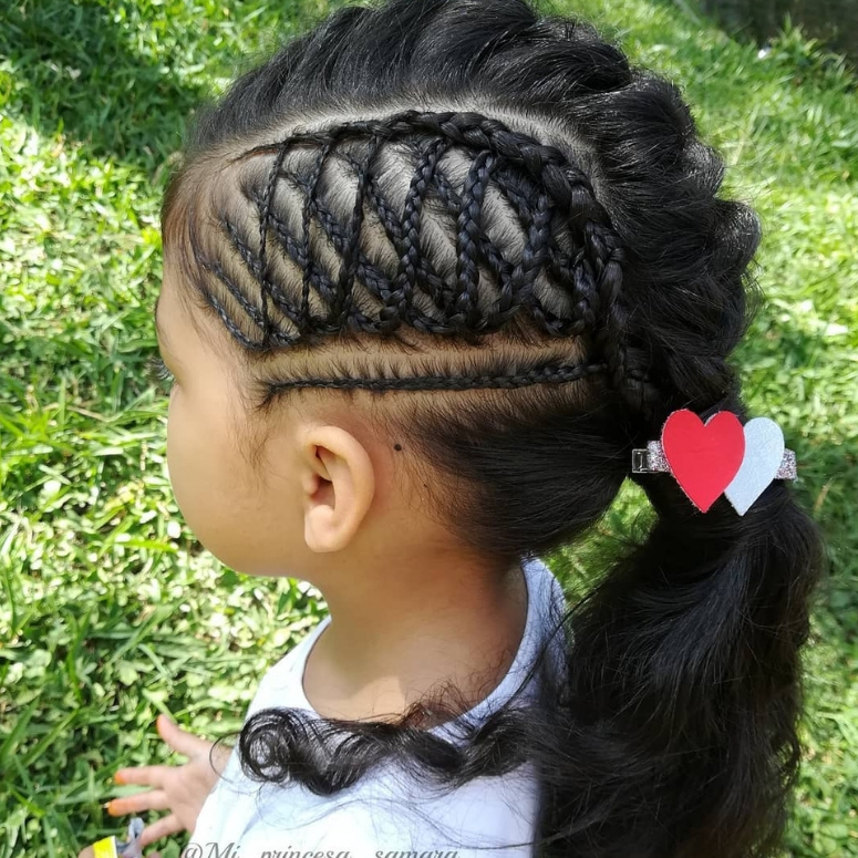 42+ Ideias de Penteado de Casamento para Cabelo Cacheado Infantil