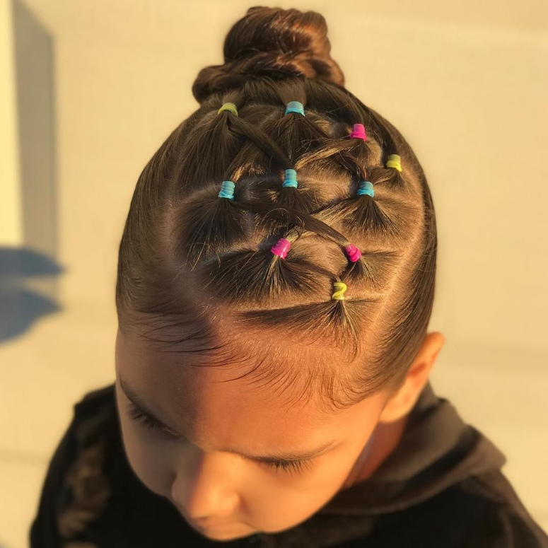 Penteado infantil com liga de silicone cabelo curto 