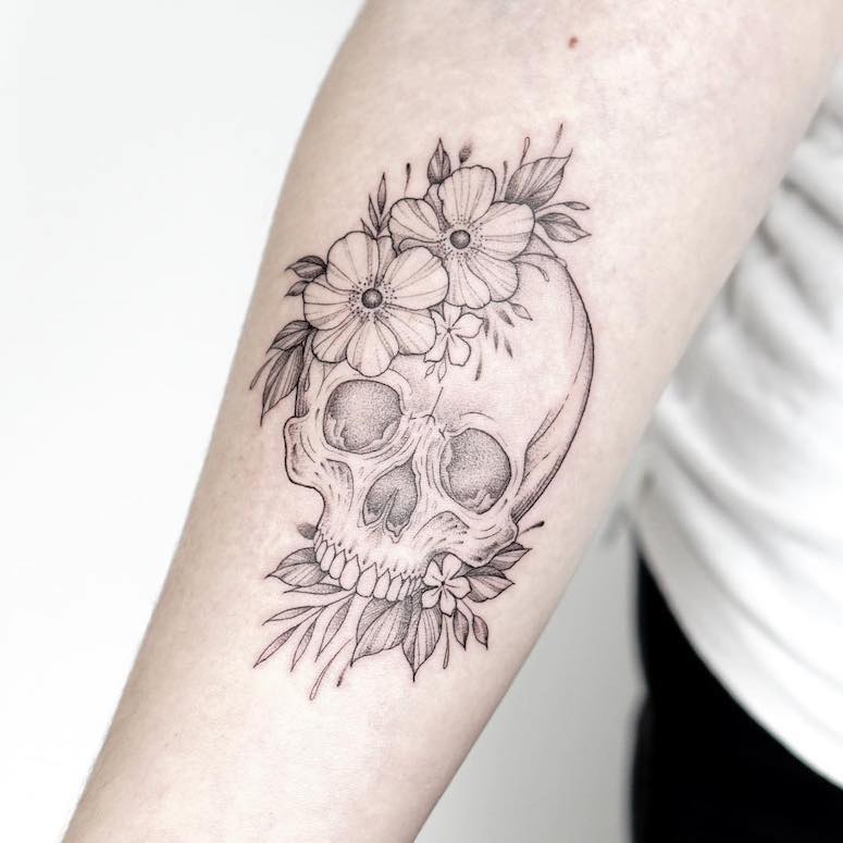 Featured image of post Tatuagem De Caveira Feminina Delicada Uma tatuagem de caveira pode representar a aceita o da morte e o conhecimento que somos todos mortais