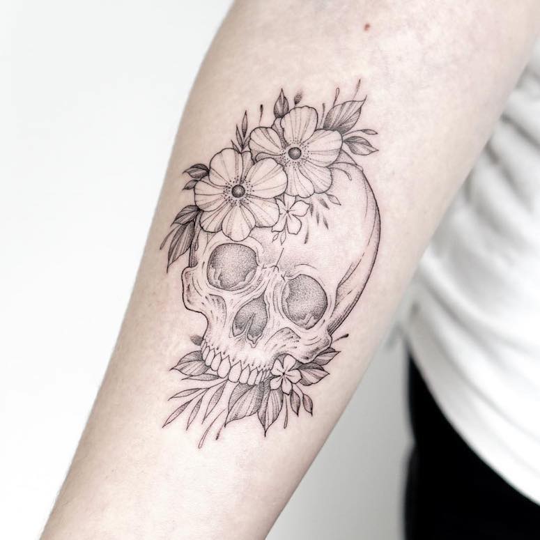 Featured image of post Tatuagem De Caveira Feminina Pequena Pensando nisso eu resolvi fazer um post especial com tatuagens femininas pequenas com desenhos mais delicados e diferentes