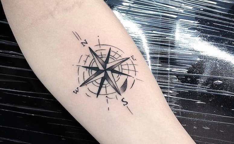 Tatuagem Rosa dos Ventos: 50 ideias lindíssimas do símbolo milenar