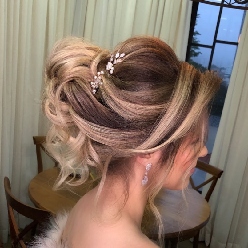 Penteado com topete: 75 ideias certeiras para qualquer ocasião e tutoriais  – Engenheira Gabi