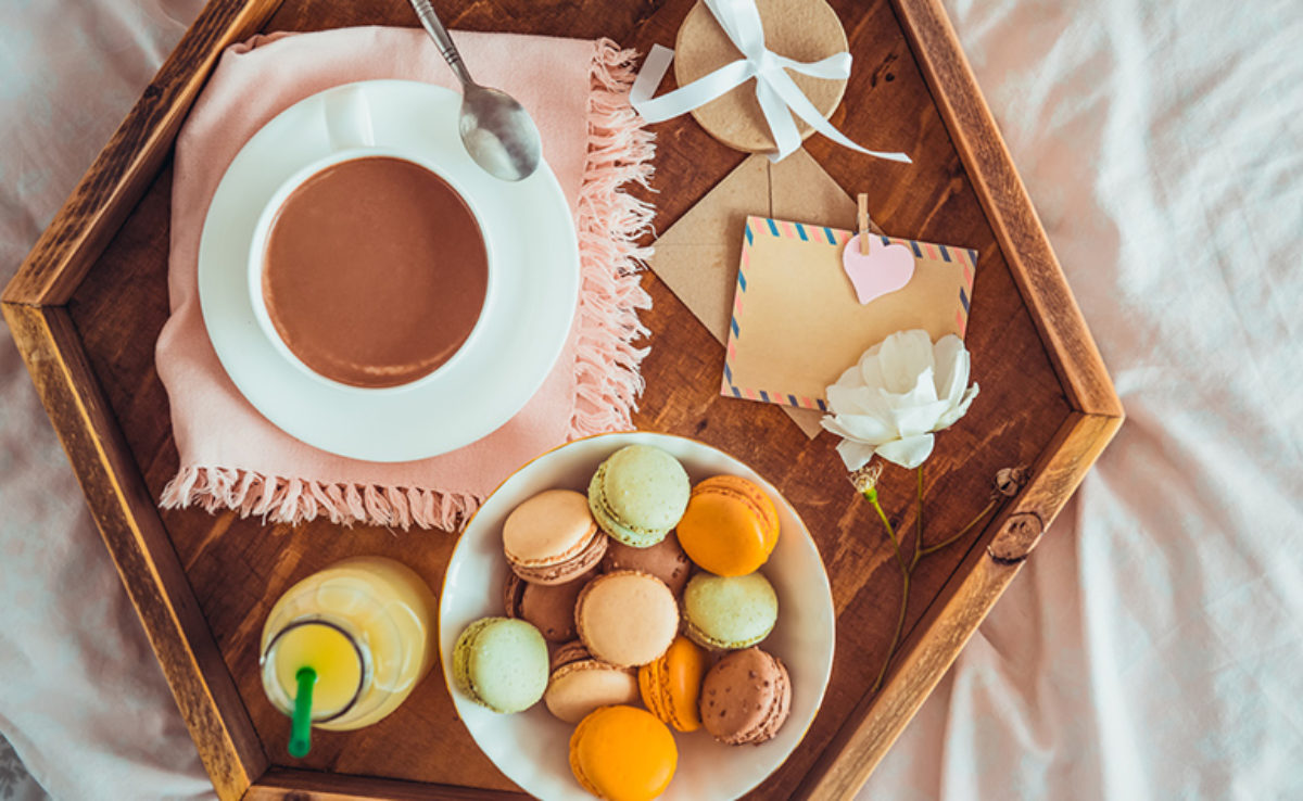 Café da manhã romântico: surpreenda quem você ama com essas ideias
