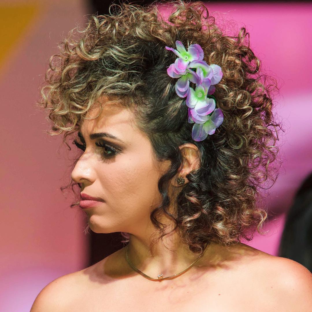 Penteado para cabelo cacheado curto: 50 fotos e vídeos encantadores