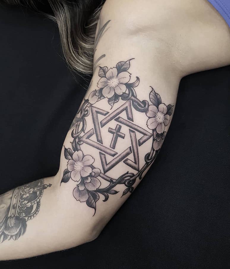 Tatuagem de estrela feminina veja 80 inspirações e seus