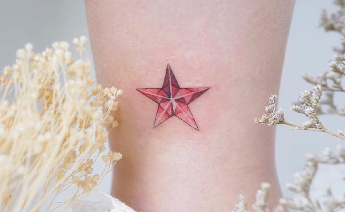 Tatuagem de estrela feminina: veja 80 inspirações e seus significados
