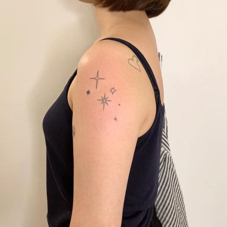 Tatuagem de estrela feminina: veja 80 inspirações e seus significados