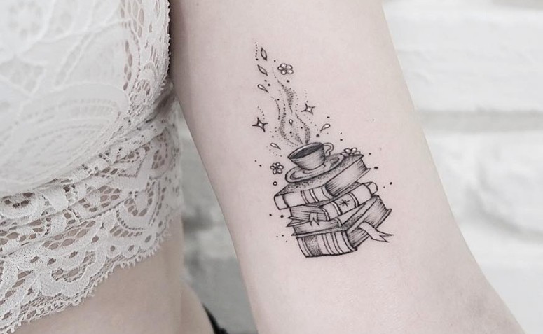 Tatuagem de livros: 75 opções para quem ama uma boa história