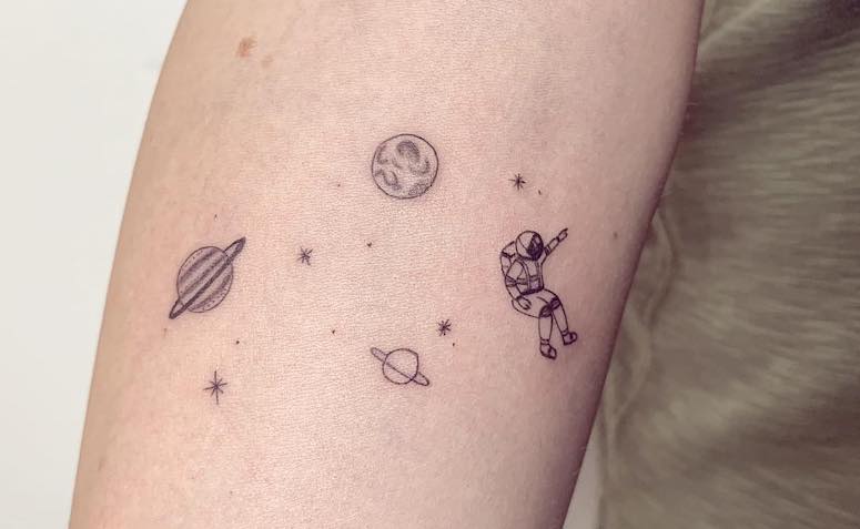 Tatuagem de planetas: 40 desenhos para as amantes de astronomia