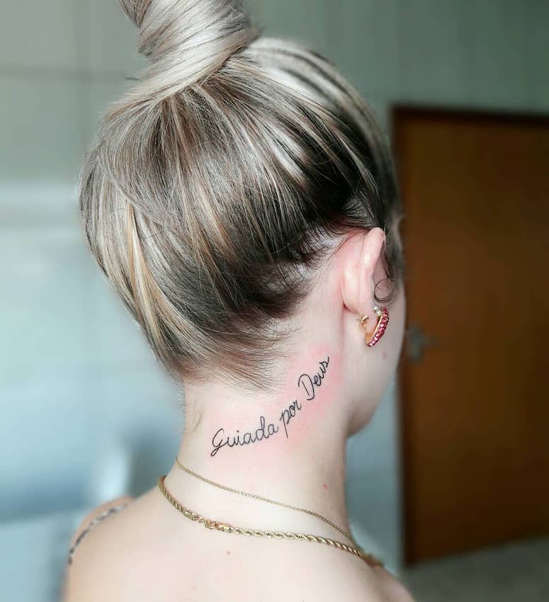 Featured image of post Frases Para Tatuagem Feminina No Pesco o Mais de 15 inspira es e muitos artistas para voc tirar d vidas tomar coragem e fazer a sua tamb m