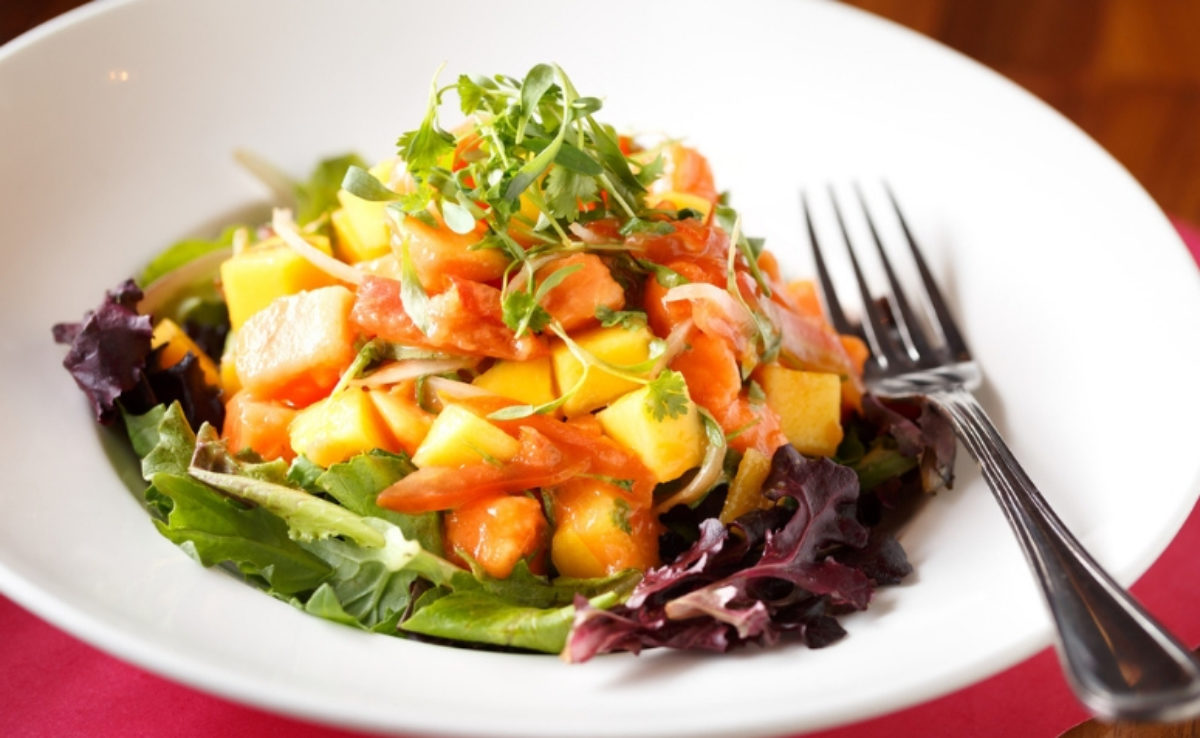 30 receitas de salada tropical para uma refeição leve e colorida