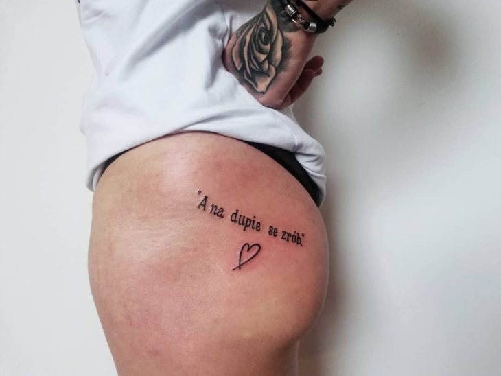 Tatuagem No Bumbum 85 Ideias Sensuais E Originais