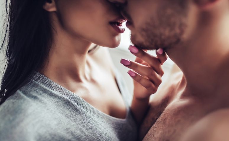 Beijo de língua: dicas e técnicas para experiências de tirar o fôlego