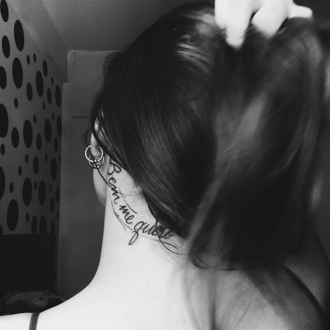Tatuagem atrás da orelha: 70 ideias diferentes para você se inspirar