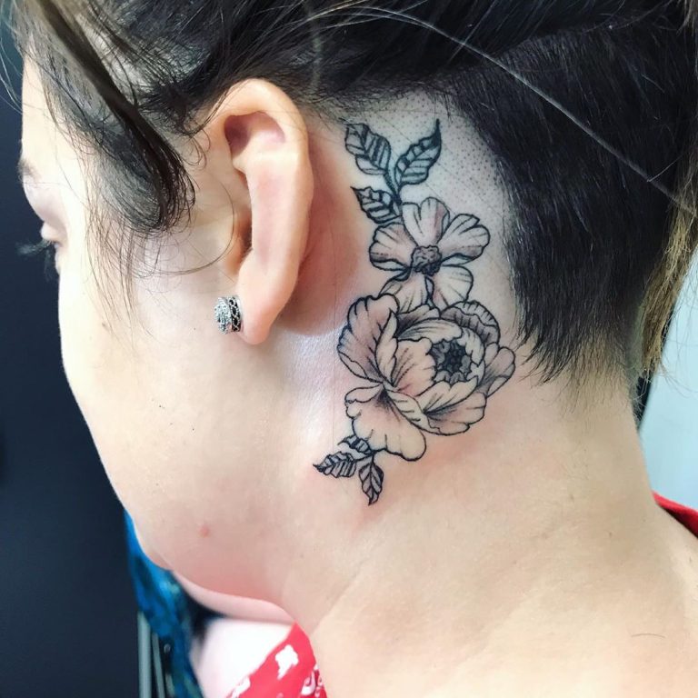 Tatuagem atrás da orelha: 70 ideias diferentes para você se inspirar