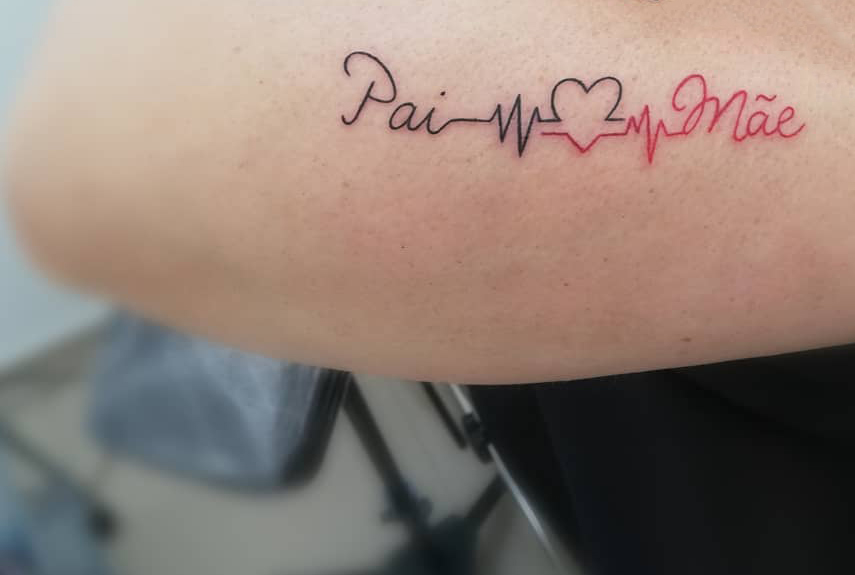 Tatuagem de pai e mãe: veja mais de 40 ideias para registrar o amor