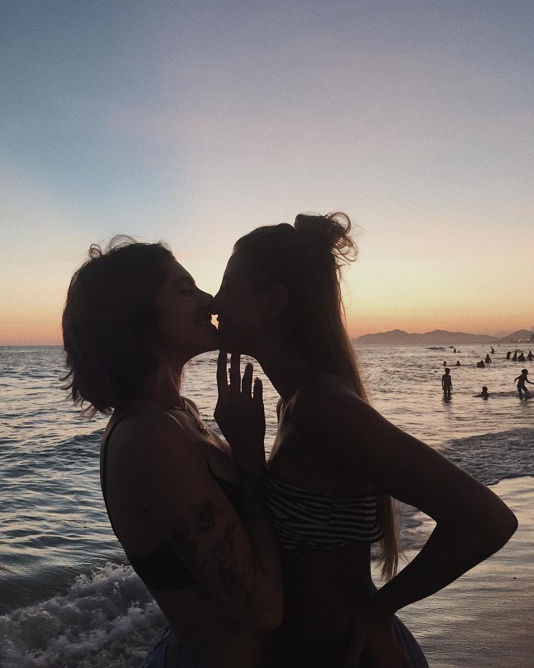 Featured image of post Fotos De Casal Na Praia A Noite Tumblr casal fotos de casais tumblr fotos de casal fotos de casais fotos de namorados casal l sbico casal lgbt lgbt casal tumblr casais namoradas photograpy photography tumblr photo