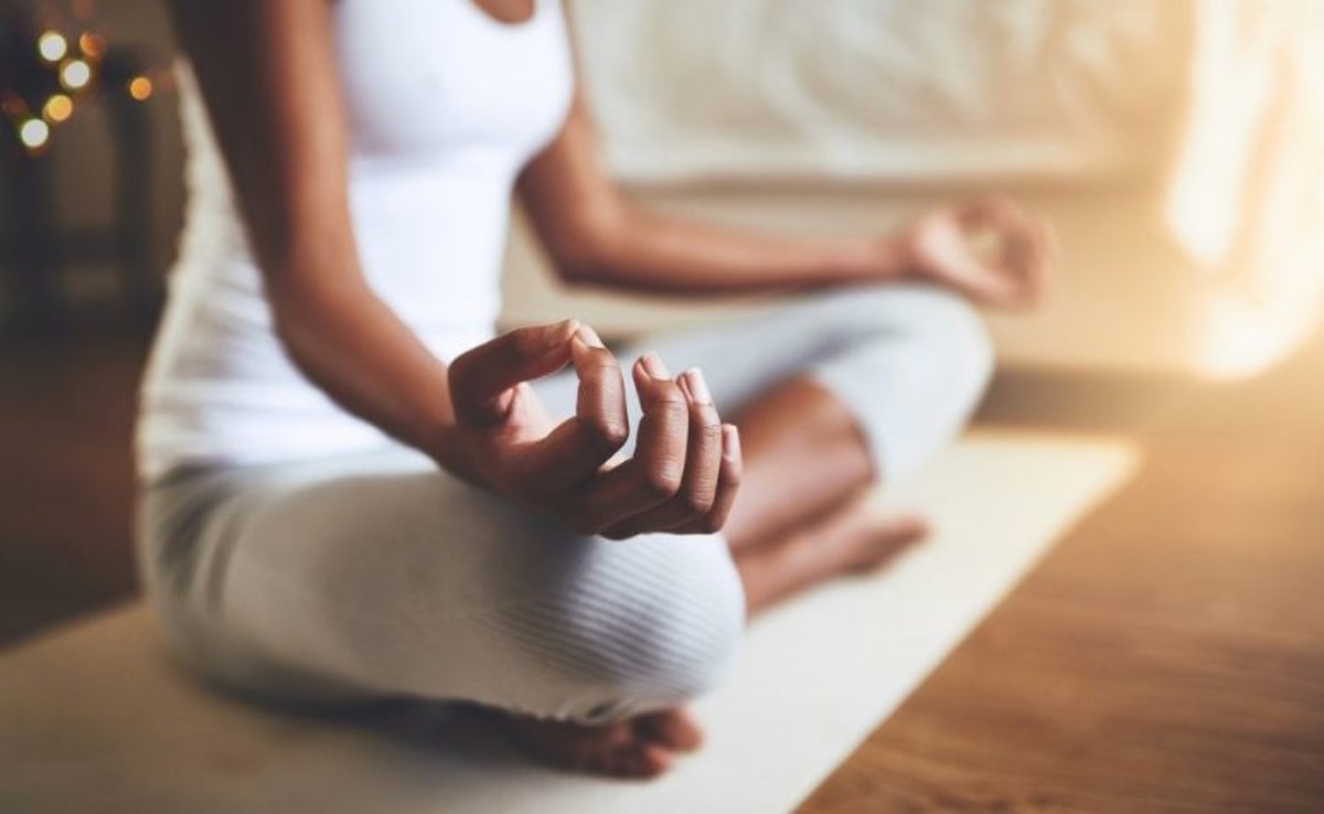Meditação para dormir: 8 benefícios, dicas e apps para ajudar a relaxar
