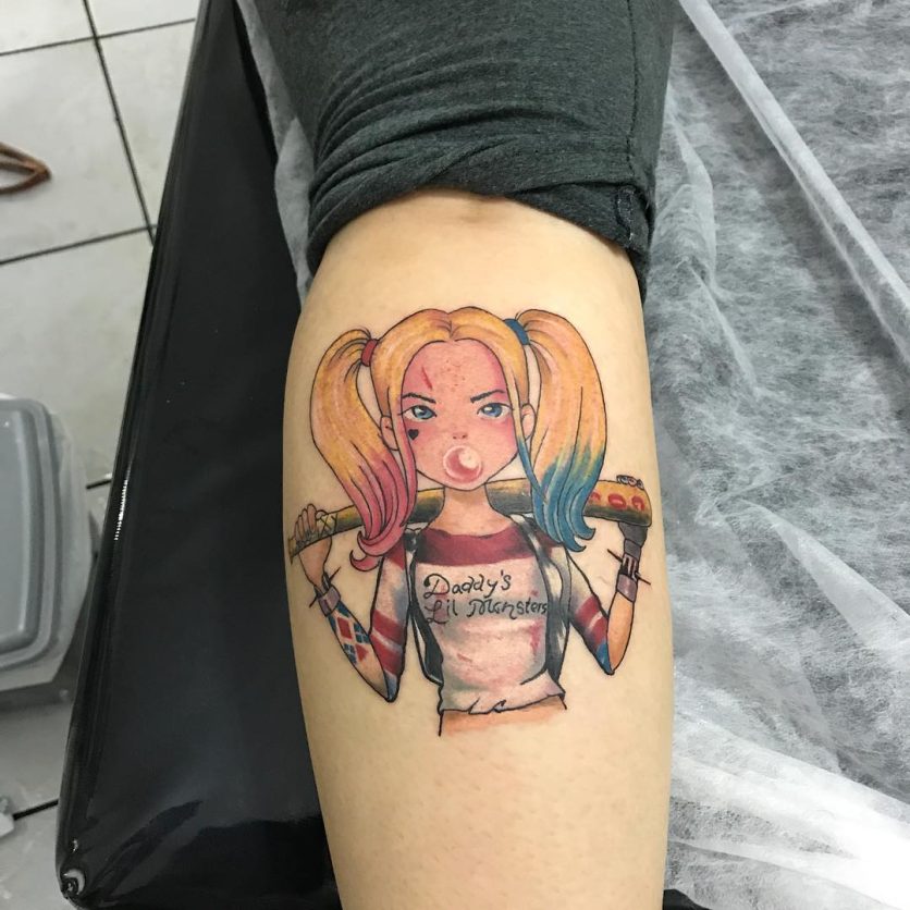 Tatuagem da Arlequina: 35 fotos para você se inspirar