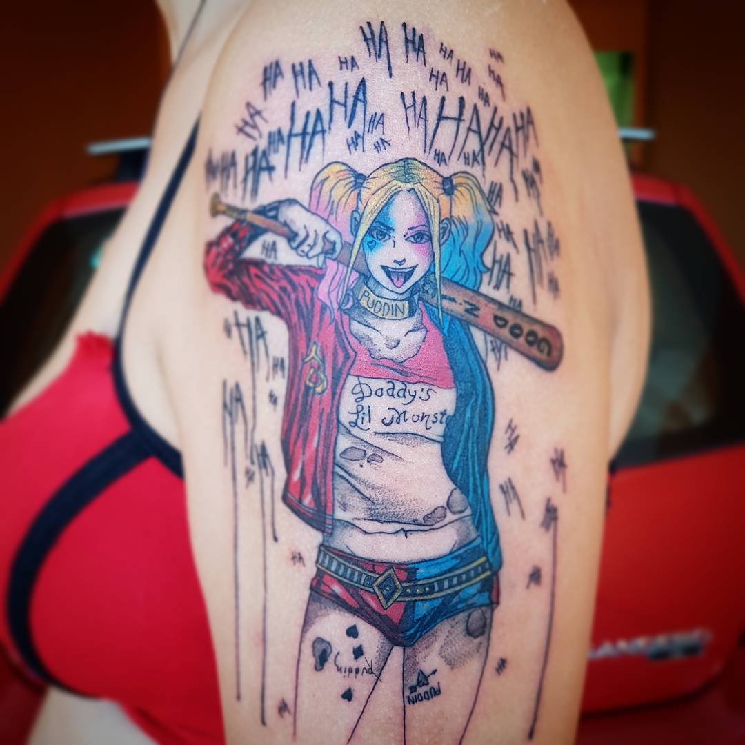 Tatuagem da Arlequina: 35 fotos para você se inspirar