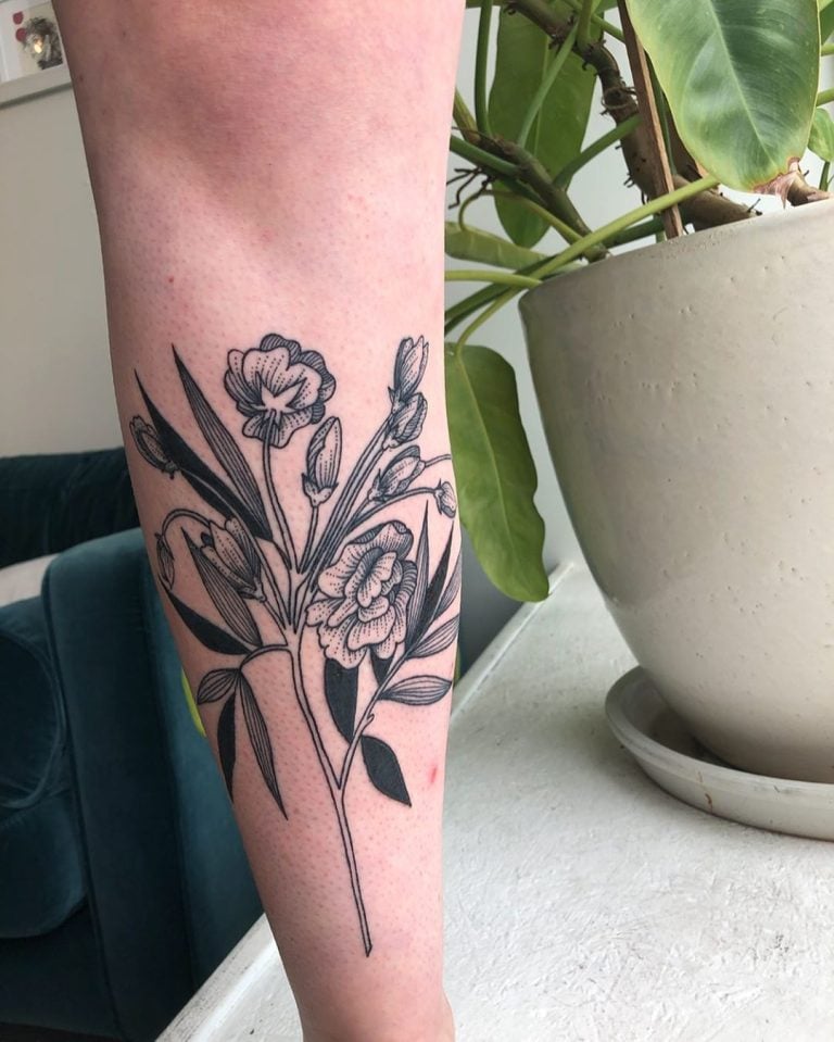 Tatuagem na canela: 80 fotos MARAVILHOSAS (olha a 26 ?)
