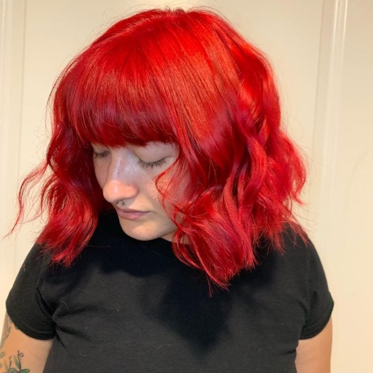 Cabelos vermelho cereja: inspirações e dicas para madeixas poderosas