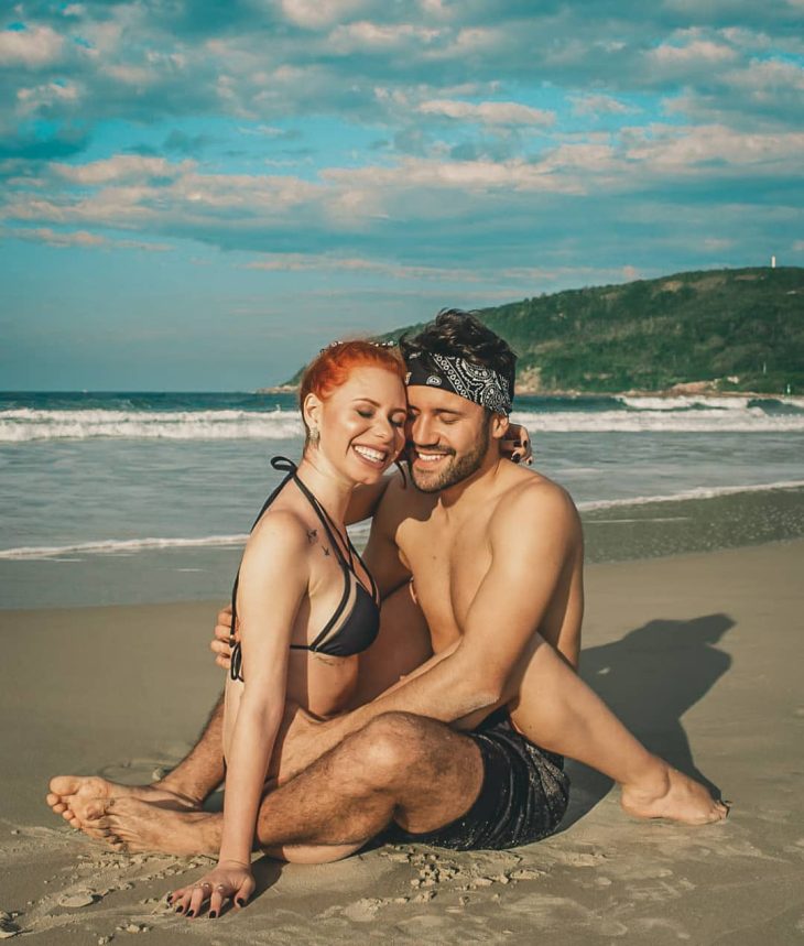 Featured image of post Casal Fotos Na Praia Poses / Ideas para poses geniales sin mostrar tu rostro.