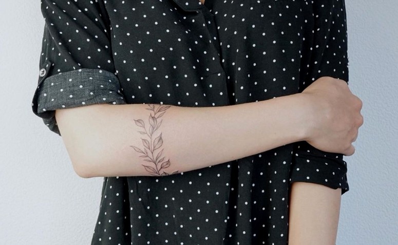 Tatuagem bracelete: 55 fotos para inspirar você a marcar a pele