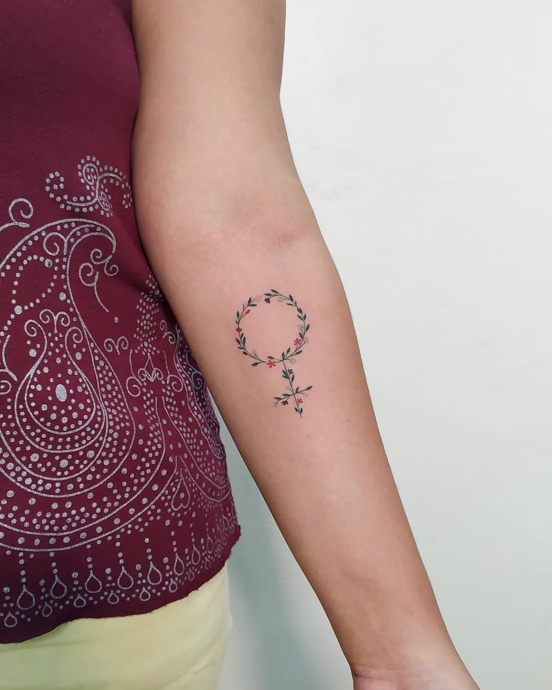 10+ 2 Linhas No Braço Perto Do Cotovelo Tatuagem