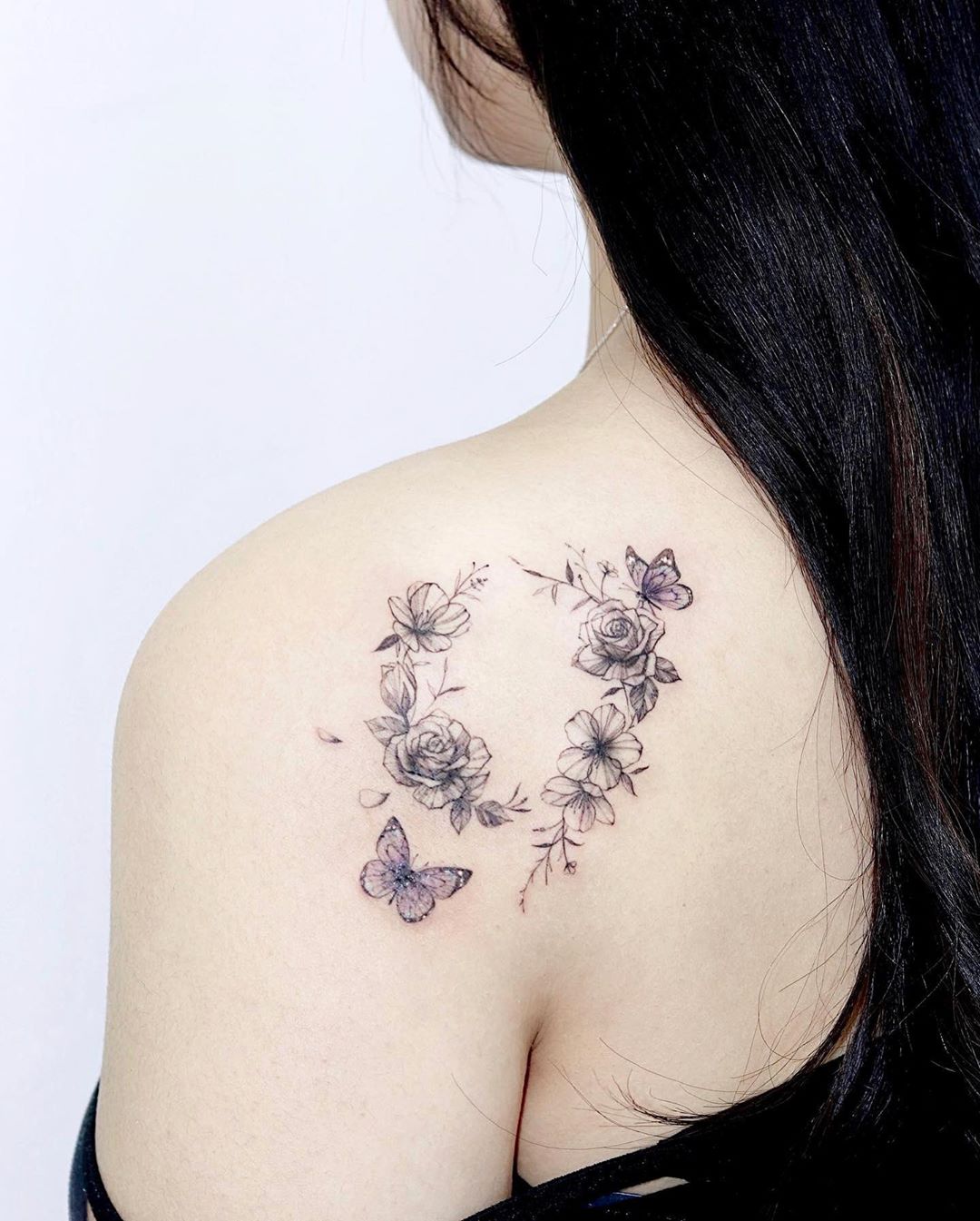 Featured image of post Perna Flor Delicada Tattoo As tatuagens femininas em geral s o mais delicadas menores e se encaixam na anatomia feminina de forma que parecem ter sempre estado l