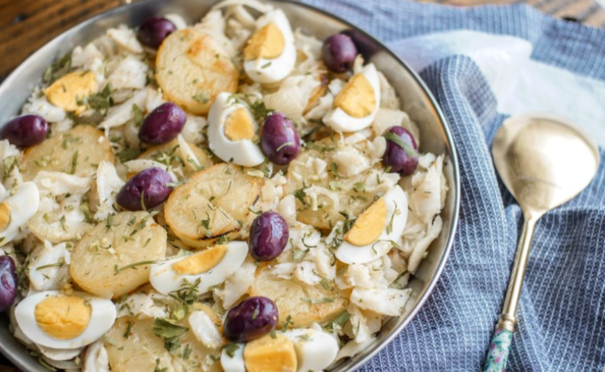 Bacalhau com batatas: 18 receitas nutritivas e muito saborosas
