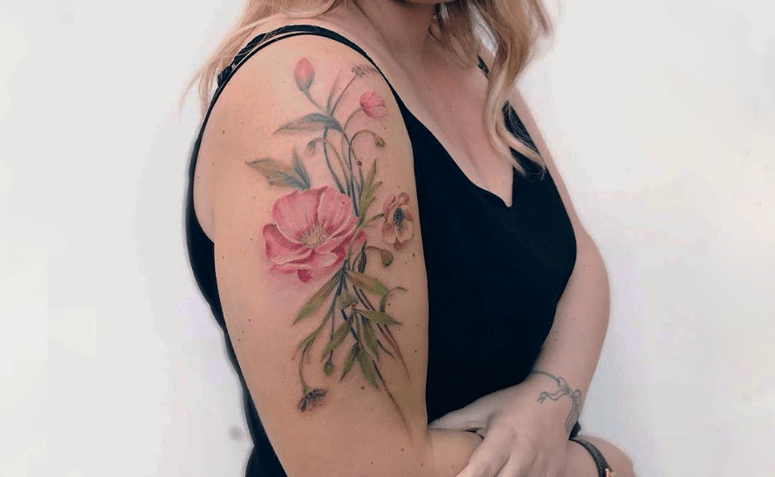 Tatuagem de flor no braço: 100 opções para fazer do seu corpo um jardim