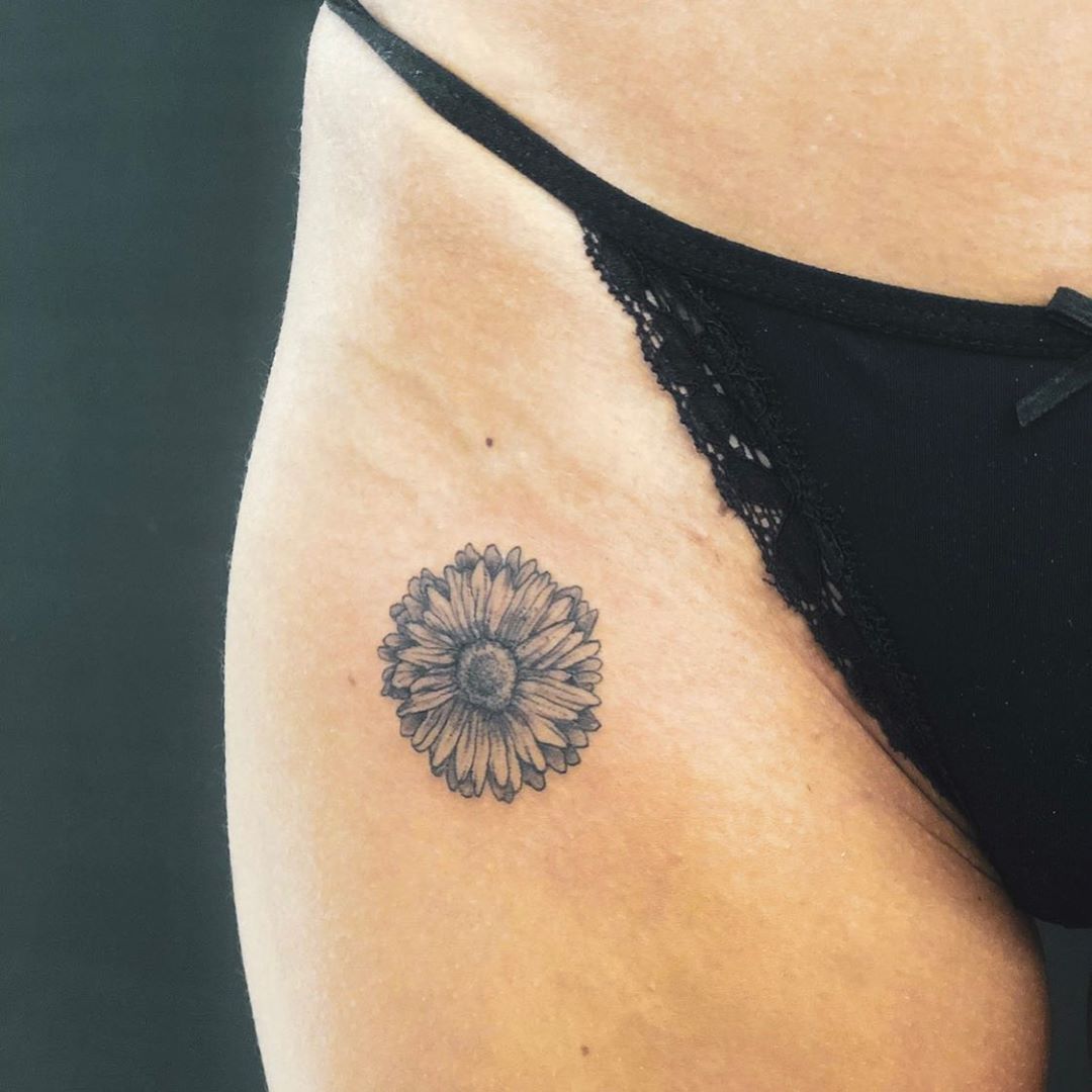 Tatuagem na virilha 50 fotos com ideias para quem quer ousar
