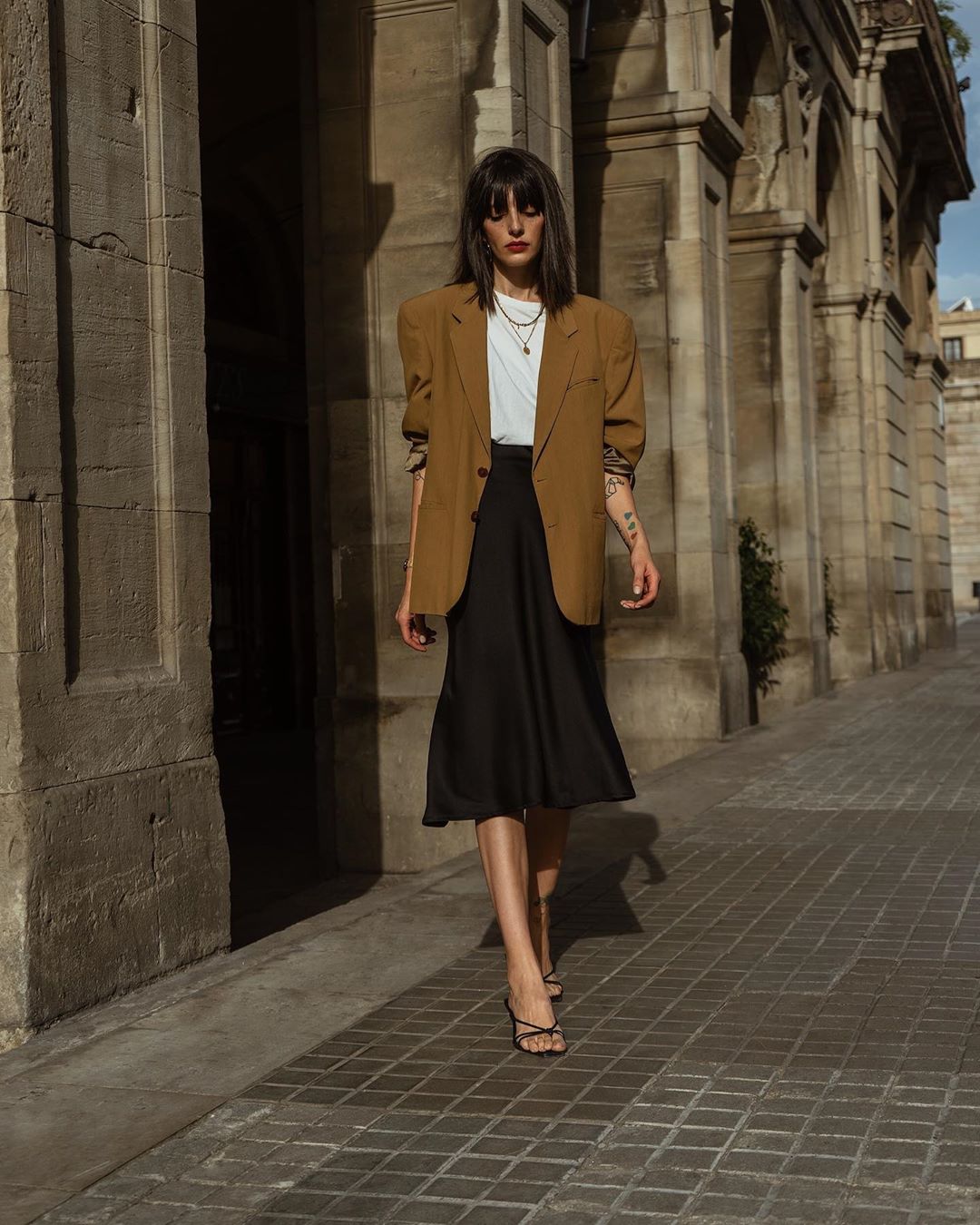 saia midi com blazer
