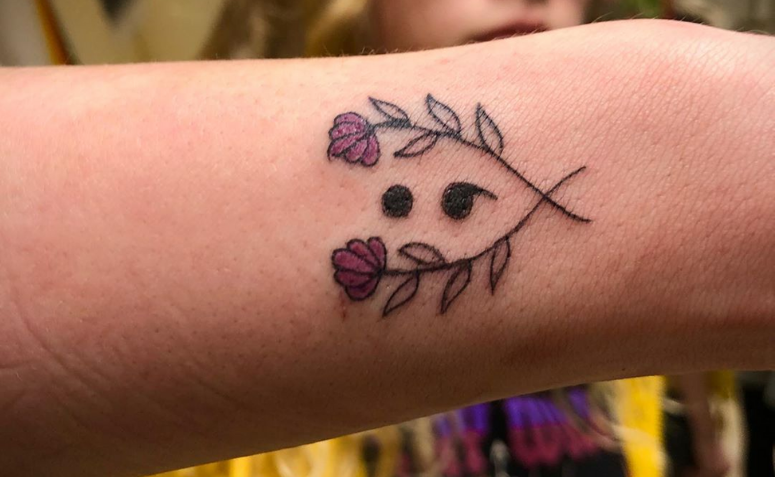 Tatuagem de ponto e vírgula: 50 ideias cheias de histórias emocionantes