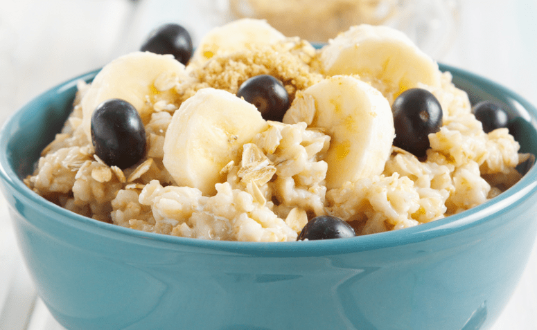 12 benefícios da banana com aveia e receitas com essa combinação